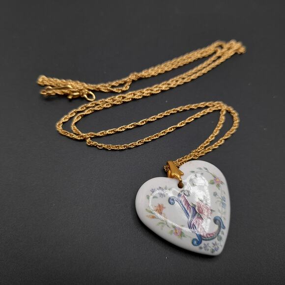 Vintage Avon Porcelain Heart “L” Initial Necklace on 24” Gold Rope Chain - Picture 7 of 10